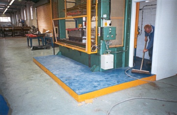 Speedliner  Molding Machine Anti-Slip Platform